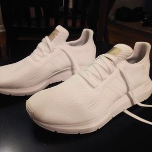 Adidas Swift Run Women's 9.5 all white shoes